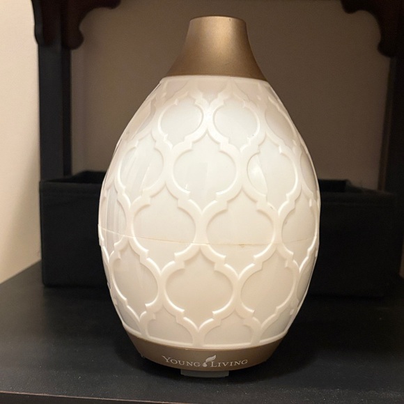 Young Living Diffuser - Picture 2 of 8